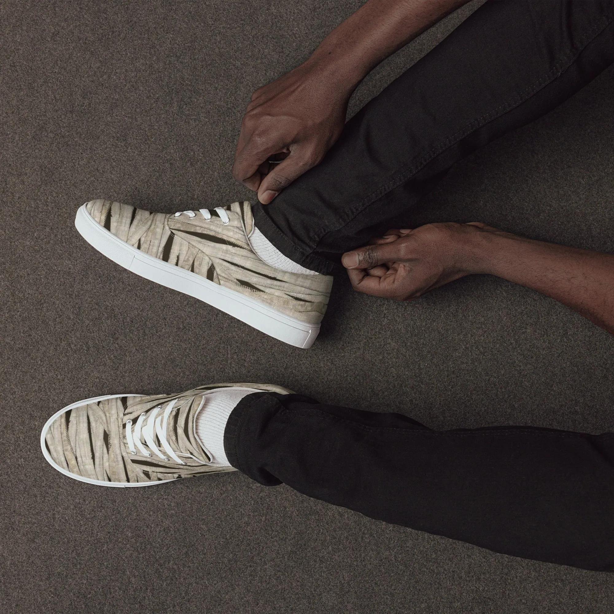 Mummy Wraps Men’s Lace-up Canvas Shoes